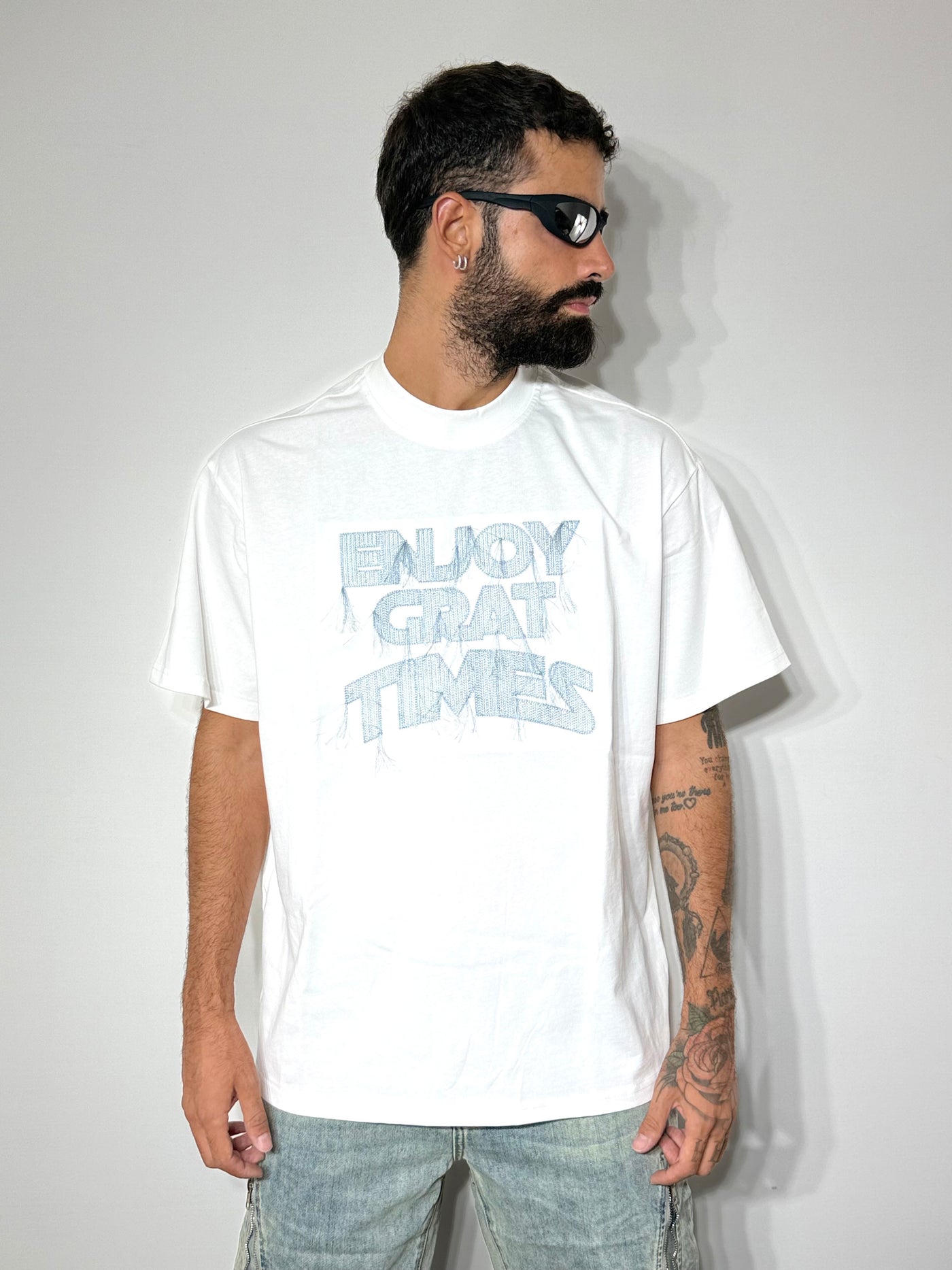 T shirt timewhite