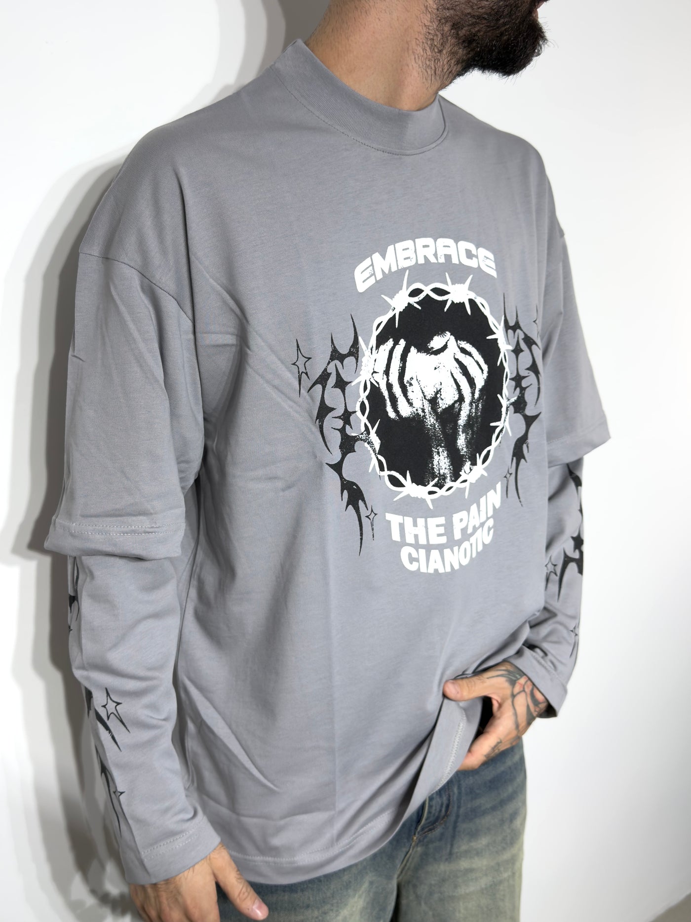 Longsleeve embrace