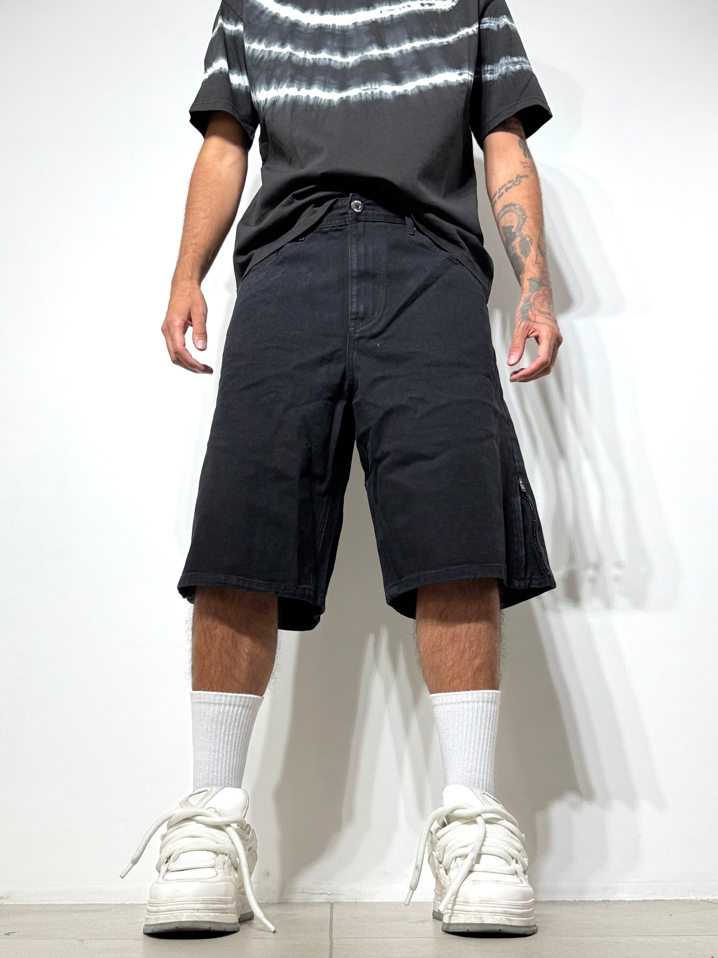 JHORTS ZIPBLACK