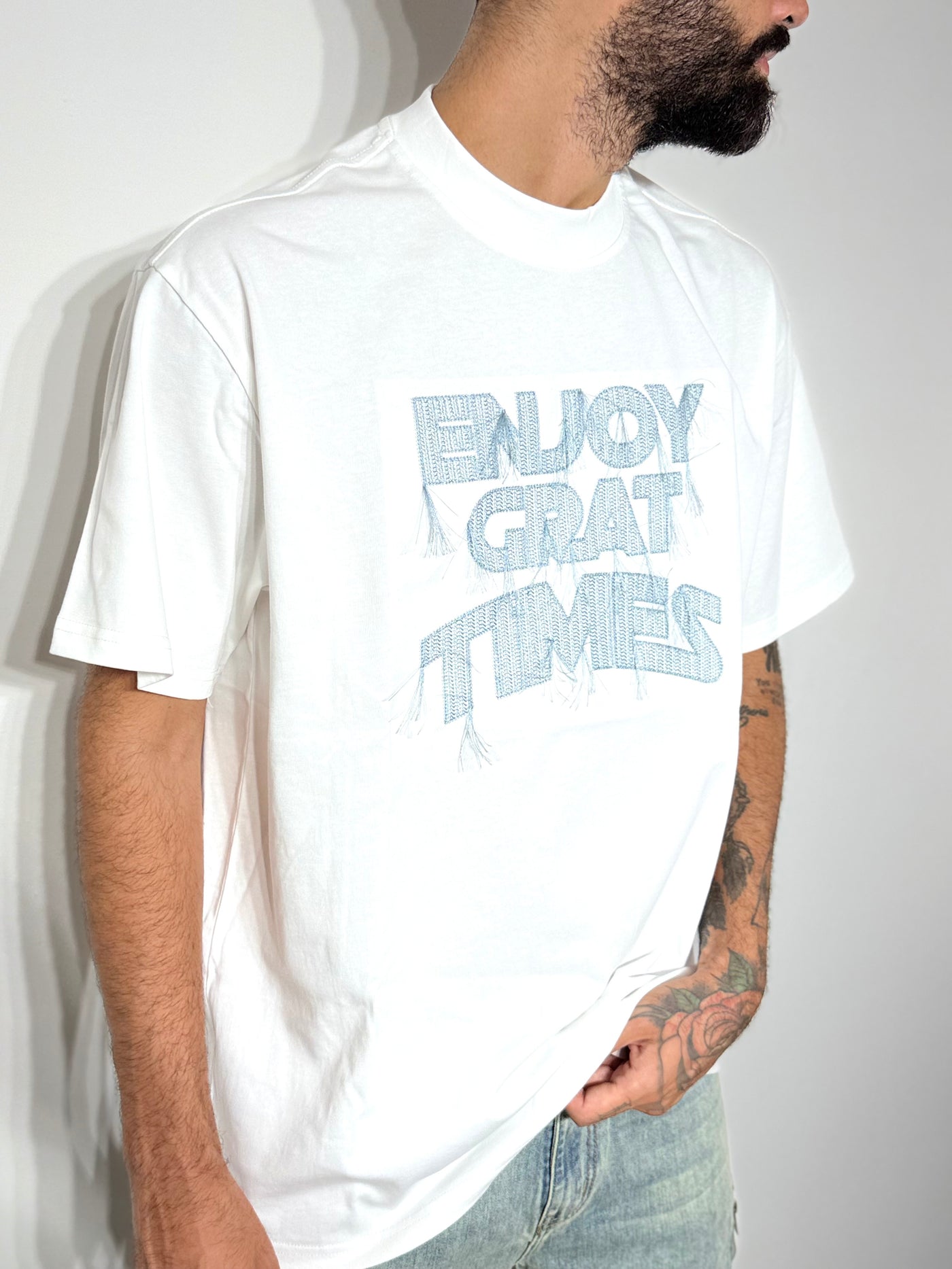 T shirt timewhite